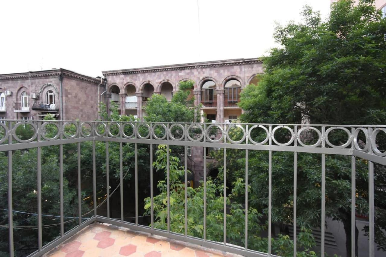 The Best Apartments In The Center Yerevan Exterior photo